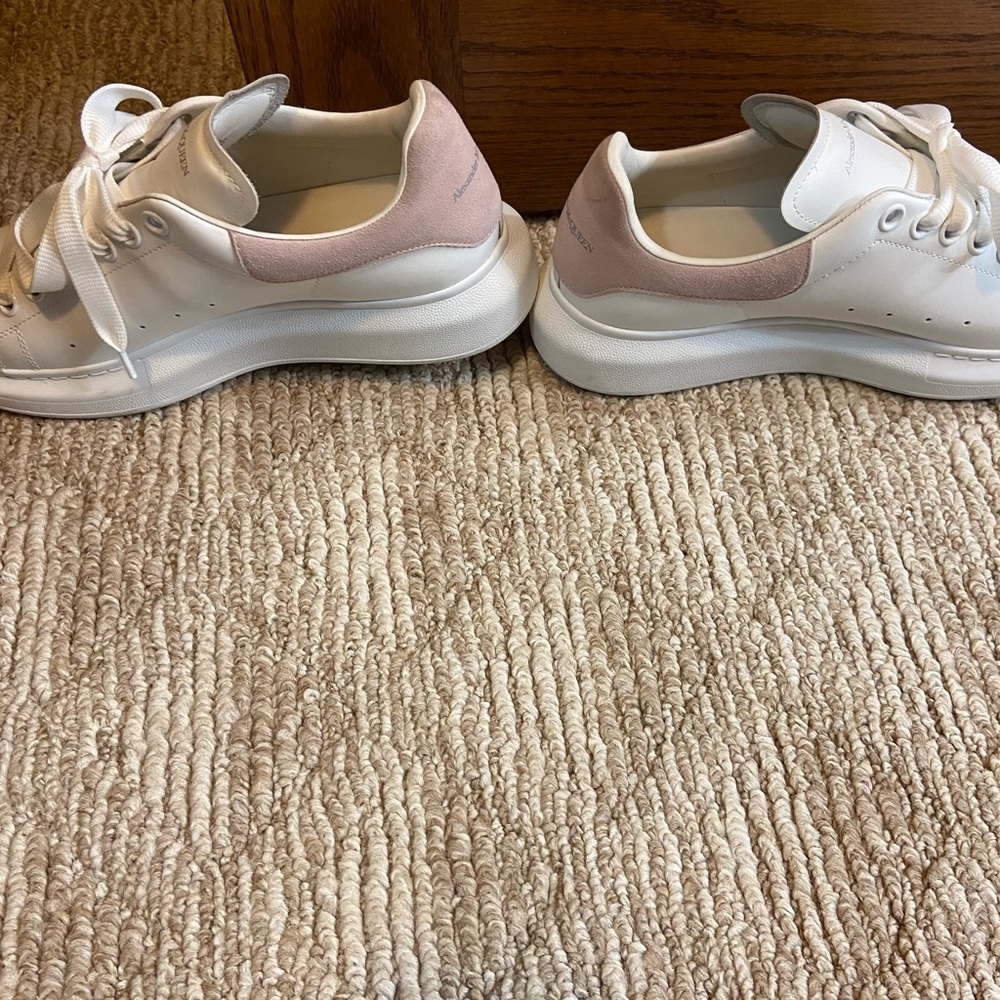 Sneaker - Picture 2 of 5